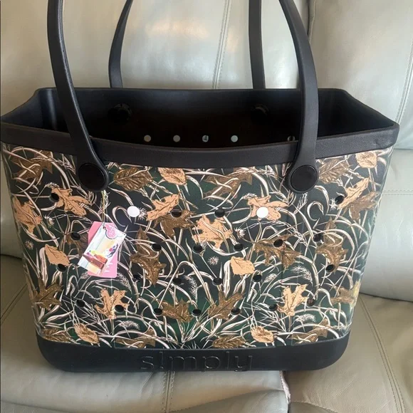 Simply Southern tote nwt camo. - Picture 8 of 11
